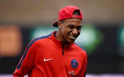 爱游戏体育独家-乌克兰队绝杀功臣享受欢呼