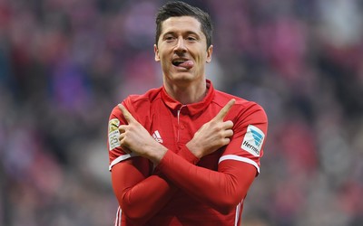 爱游戏体育精华-佩里西奇关键头球救主